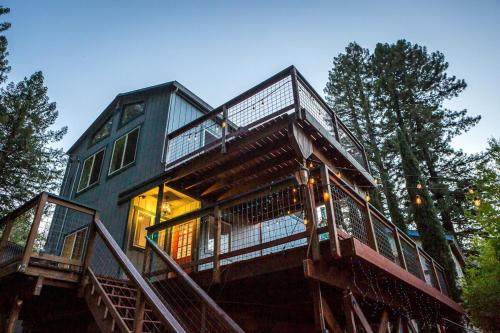 New Oasis -Spa -Firepit -BBQ- Decks-Pet friendly New Oasis -Spa -Firepit -BBQ- Decks-Pet friendly