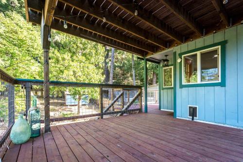 New Oasis -Spa -Firepit -BBQ- Decks-Pet friendly New Oasis -Spa -Firepit -BBQ- Decks-Pet friendly