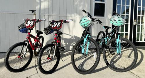 Heated Pool, Lush Breezeway, Bikes, BBQ, Near Beach Heated Pool, Lush Breezeway, Bikes, BBQ, Near Beach