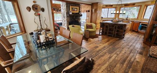 Curated Lux Treetop Sundance Ski cabin Curated Lux Treetop Sundance Ski cabin