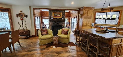 Curated Lux Treetop Sundance Ski cabin Curated Lux Treetop Sundance Ski cabin