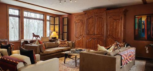 Curated Lux Treetop Sundance Ski cabin Curated Lux Treetop Sundance Ski cabin