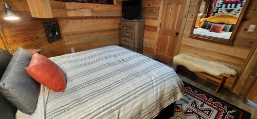 Curated Lux Treetop Sundance Ski cabin Curated Lux Treetop Sundance Ski cabin