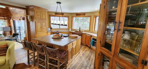 Curated Lux Treetop Sundance Ski cabin Curated Lux Treetop Sundance Ski cabin