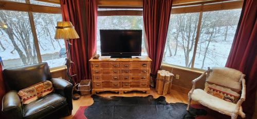 Curated Lux Treetop Sundance Ski cabin Curated Lux Treetop Sundance Ski cabin