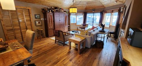 Curated Lux Treetop Sundance Ski cabin Curated Lux Treetop Sundance Ski cabin