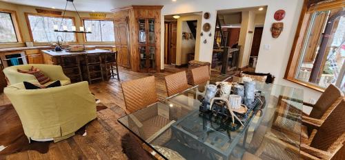 Curated Lux Treetop Sundance Ski cabin Curated Lux Treetop Sundance Ski cabin