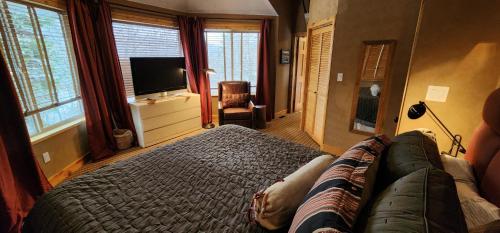 Curated Lux Treetop Sundance Ski cabin Curated Lux Treetop Sundance Ski cabin