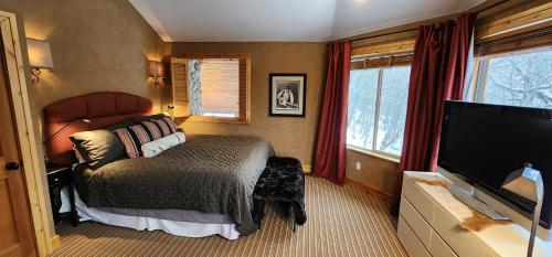 Curated Lux Treetop Sundance Ski cabin Curated Lux Treetop Sundance Ski cabin