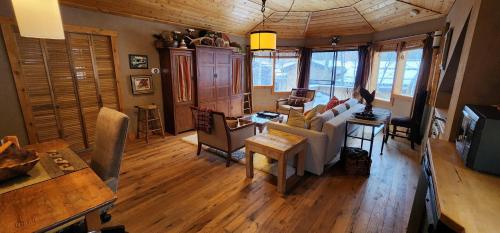 Curated Lux Treetop Sundance Ski cabin Curated Lux Treetop Sundance Ski cabin