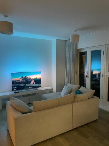 Prestige 1 bed apartment in Брентвуд