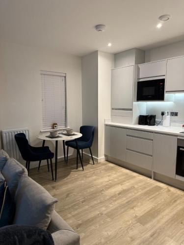 Prestige 1 bed apartment in Брентвуд