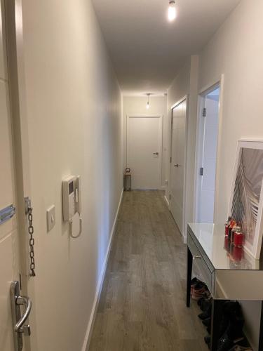 Prestige 1 bed apartment in Брентвуд