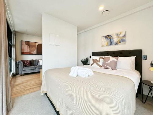 One-Bed Urban Escape with Pool Gym & Sauna, Окленд (фото 7)