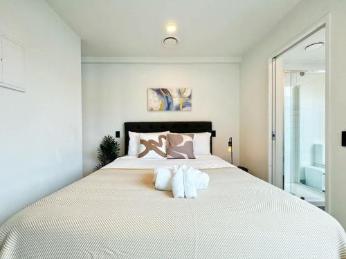 One-Bed Urban Escape with Pool Gym & Sauna, Окленд (фото 10)