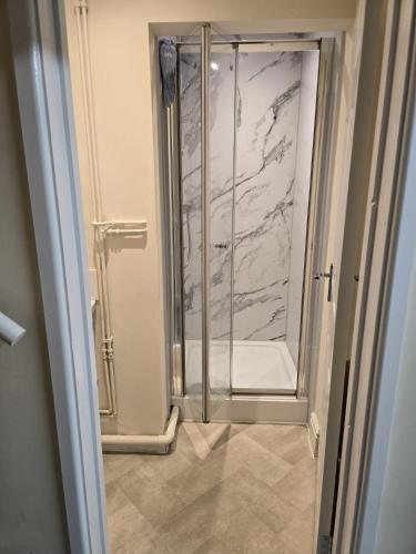 ห้องน้ำ, Barnfield Rooms in เชมสฟอรฺด