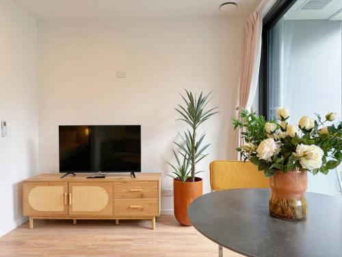 Rare Find Retreat - 1B Parkside View vs Sky Tower View & AC, Auckland (photo 8)