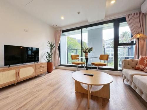 Rare Find Retreat - 1B Parkside View vs Sky Tower View & AC, Auckland (photo 10)