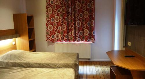 Sleep Well Youth Hostel - Tap to explore photos