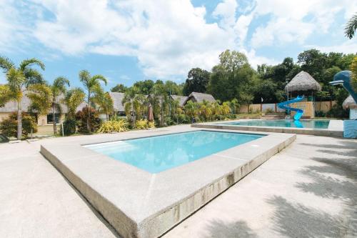 RedDoorz @ Afamosa Villas Resort Ilocos Sur - 수영장