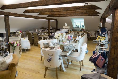 Shops, Vaihmalan Hovi in Lempaala