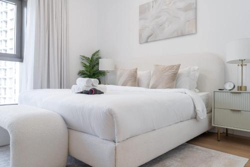 Free housekeeping visits during your stay - StayShort - Bright and Airy 1-Bedroom Apartment Perfect for 4 in Dubai Marina, Дубай (фото 7)