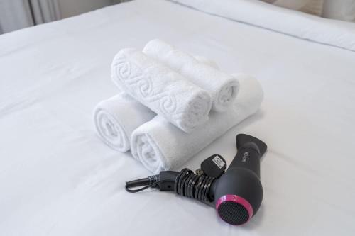 Free housekeeping visits during your stay - StayShort - Bright and Airy 1-Bedroom Apartment Perfect for 4 in Dubai Marina, Дубай (фото 8)