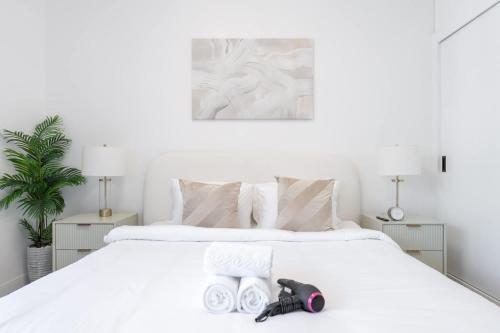 Free housekeeping visits during your stay - StayShort - Bright and Airy 1-Bedroom Apartment Perfect for 4 in Dubai Marina, Дубай (фото 9)