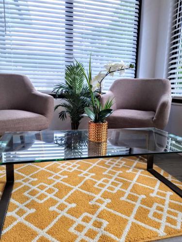 Downtown Hollywood - 3 miles to Beach - Sleeps 8 in Hollywood, USA
