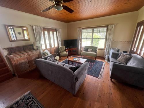 Pub/Lounge, Shinglers Cottage in Bombah Point