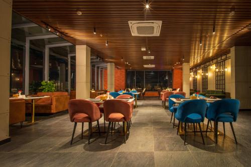 Restaurant, Best Western Plus Kathmandu Hotel in Tribhuvan International Airport