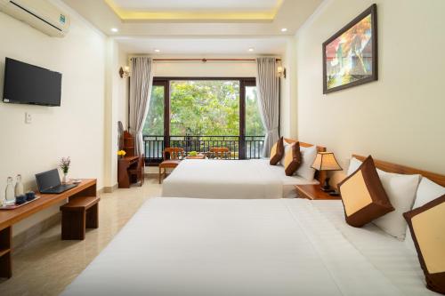 Sun Moon Riverside Hoi An in Thanh Ha