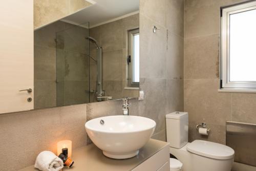 Cedar Bay Beachside Villas - Tap to explore photos