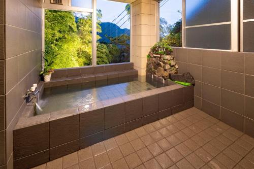 民宿美滝山荘 Mitaki Sanso Traditional Minshuku near the Kumano Kodo, just 5 Minutes from Nachi Falls and N