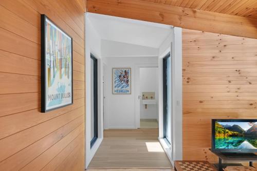 Hil & Jack='s Riverfront Cabin, Merrijig Mt Buller in 莫瑞吉