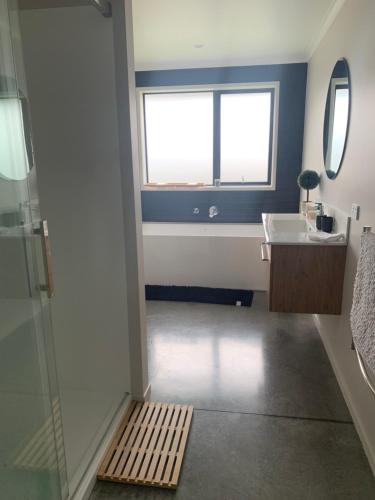 Bathroom, Modern and Spacious 4 bedroom Home only 2yo in Omata