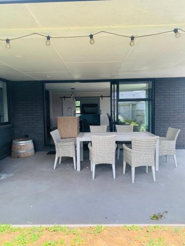 Facilities, Modern and Spacious 4 bedroom Home only 2yo in Omata