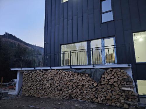 Triple room with Balcony Transalpina Ski Resort - TRI2 in Obârşia Lotrului