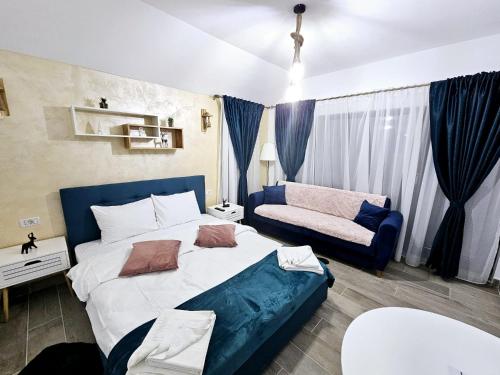Triple room with Balcony Transalpina Ski Resort - TRI2 in Obârşia Lotrului