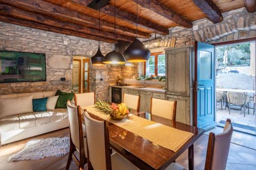 مطبخ, Villa Viktor, a wonderful rustic villa close to the beach in Kranjci