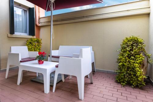 Superior Studio with Balcony image 10