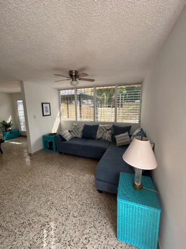 Jagatud salong / TV-ala, Cozy house with sea view! in Luquillo