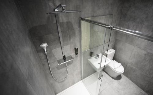 The Tudor Inn Hotel - image 5