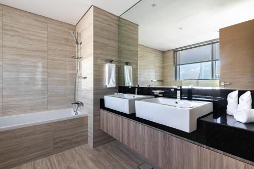 Luxury Top Floor Apt with Sea & Burj Khalifa View - image 13