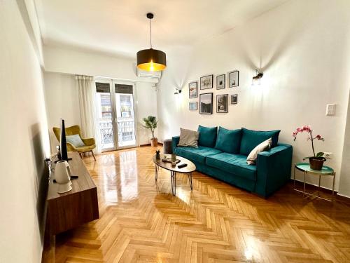 3BD next to National Archaeological Museum, Ateny