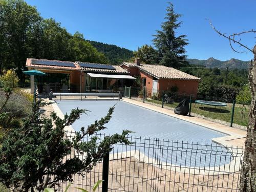 Maison indépendante avec piscine gîte à louer Saint-Cirgues-de-Prades
