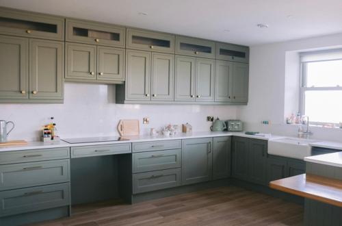 virtuve, Teach Susie Portnoo Accessible Holiday Home with Assistive Equipment in Lettermacaward