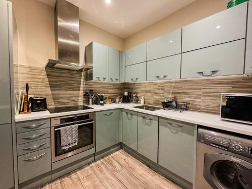 Cotswold Chapel, sleeps up to 5 in kingsize beds in Chipping Norton