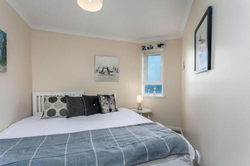 Arran View - Donnini Apartments - image 3