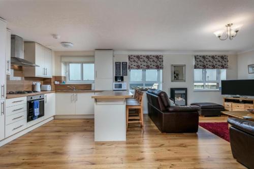 Arran View - Donnini Apartments - image 11